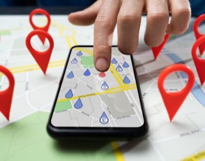 Publicar en un Sitio Web vs. Redes Sociales